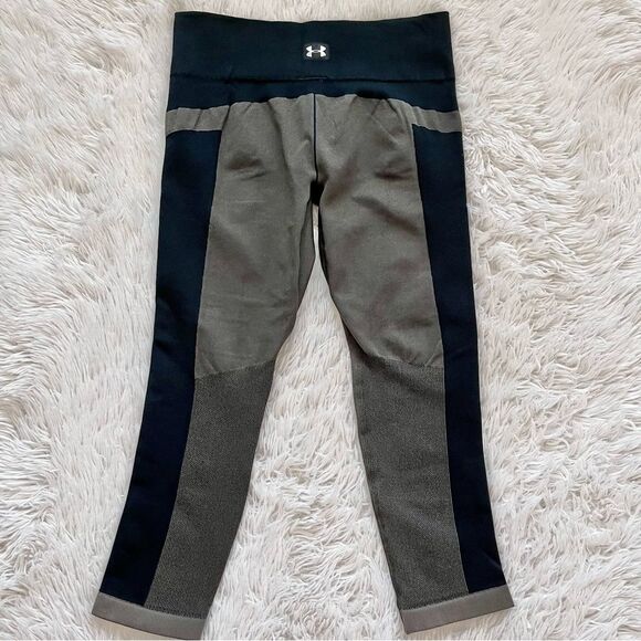 Under armour seamless active workout capri leggings black grey sz. Medium - Picture 3 of 6
